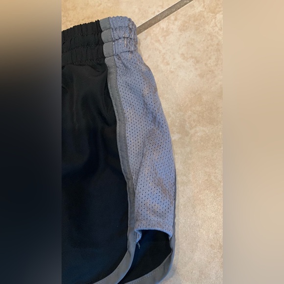 SO Gray and Black Shorts. Size: XS - Picture 5 of 5